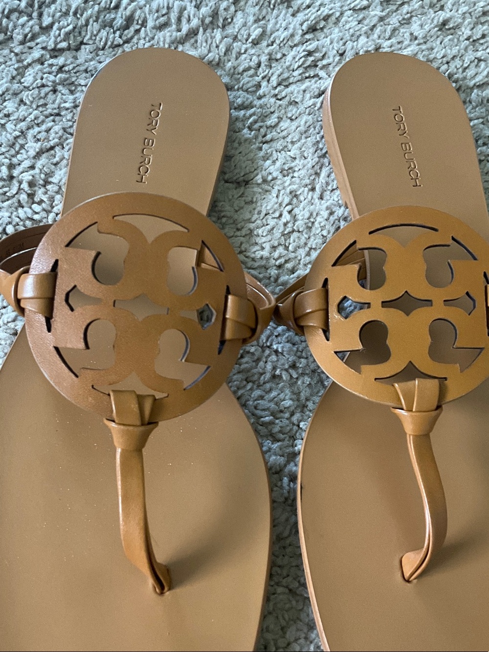 Tory Burch Cognac Leather Logo Thong Sandals - Picture 2 of 4